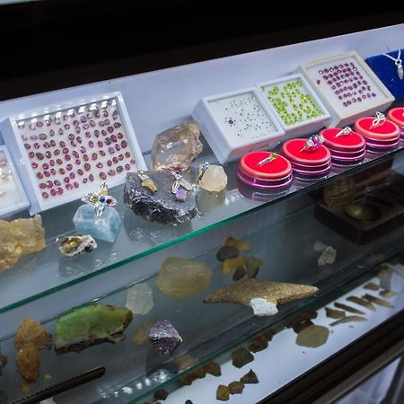 Hotel Gem Land ラトゥナプラ エクステリア 写真