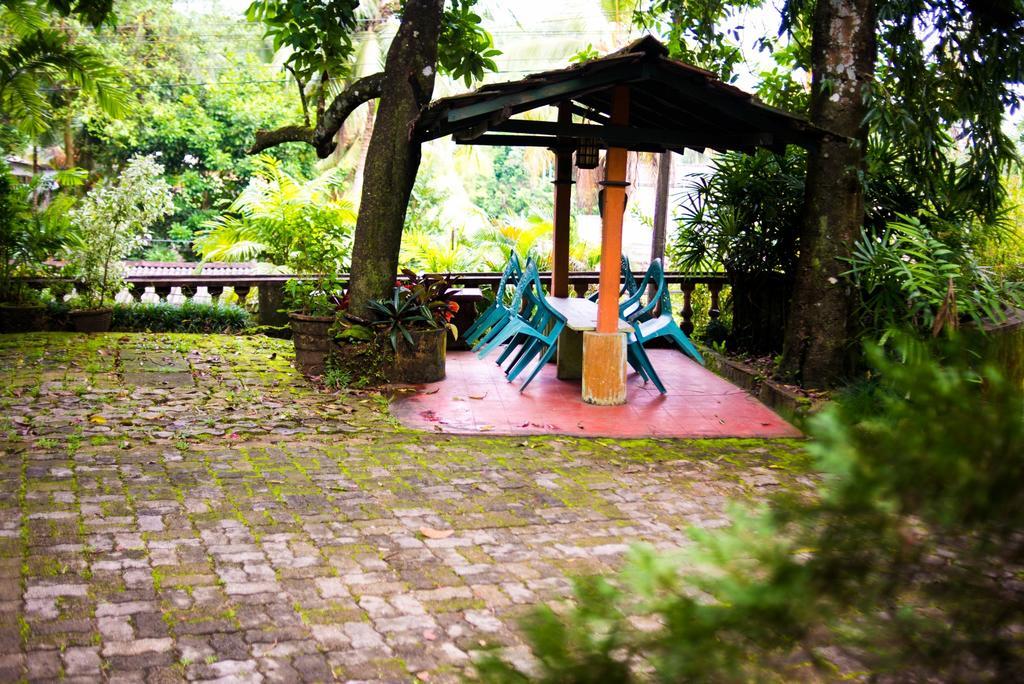 Hotel Gem Land ラトゥナプラ エクステリア 写真