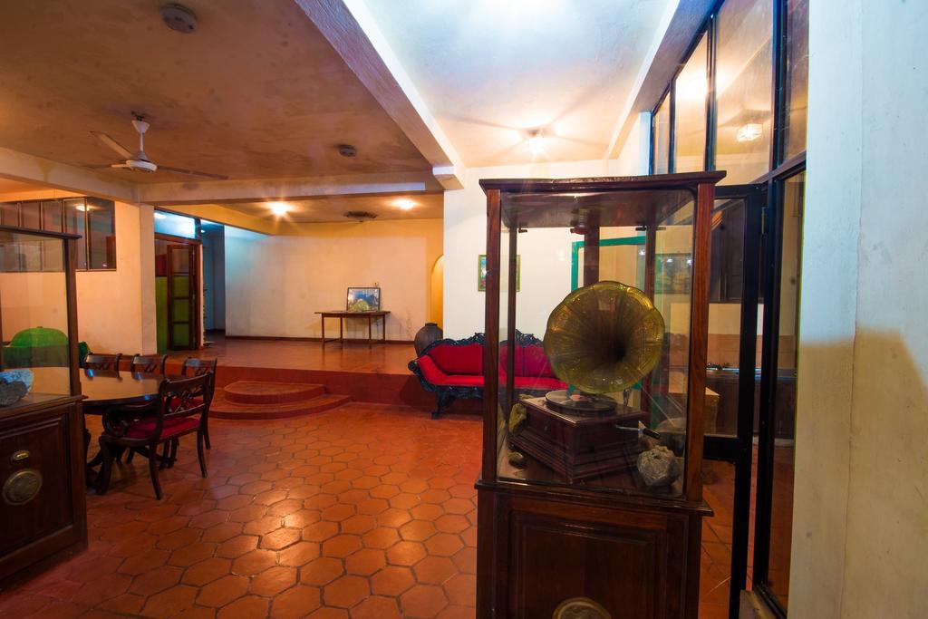 Hotel Gem Land ラトゥナプラ エクステリア 写真