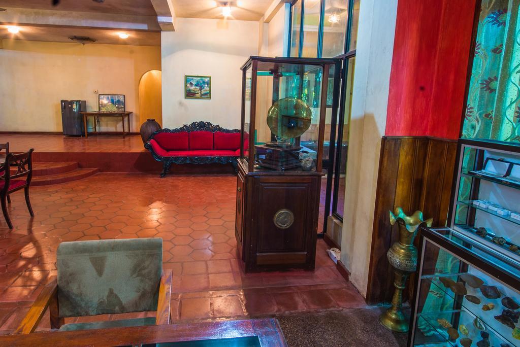 Hotel Gem Land ラトゥナプラ エクステリア 写真
